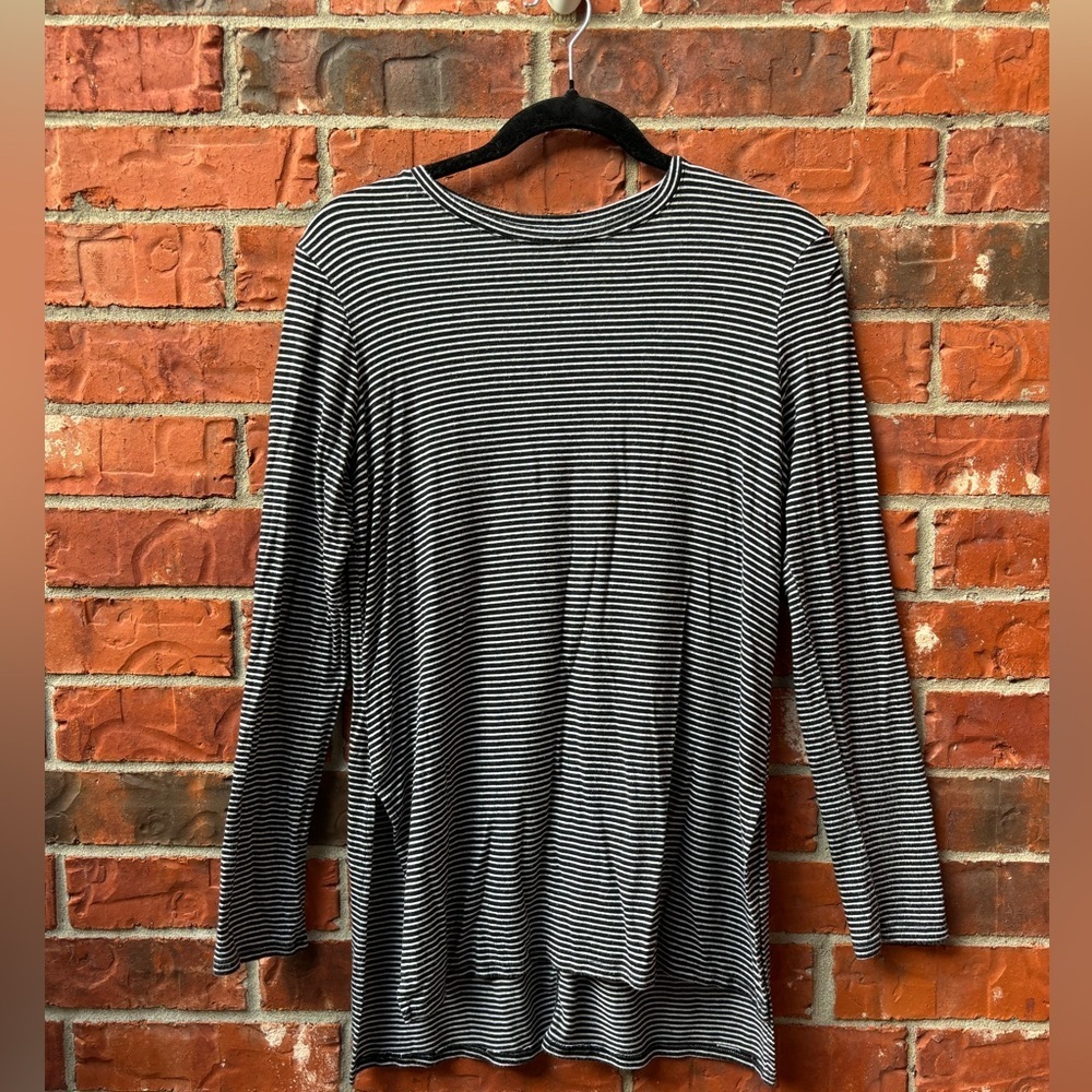 Athleta Womens Medium Black White Stripe Long Sleeve Casual Shirt